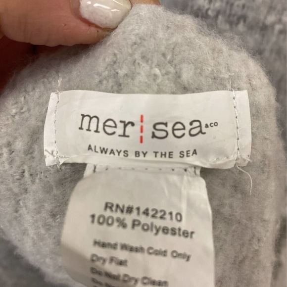 Grey Ombre Scarf-Blanket - Picture 5 of 7